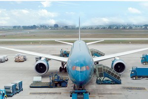 Các hãng hàng không sẵn sàng nối lại những đường bay quốc tế nhưng e ngại không bù đắp được chi phí.