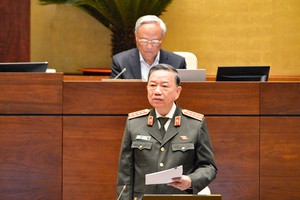Bộ trưởng Bộ Công an Tô Lâm tiếp thu ý kiến đại biểu Quốc hội.