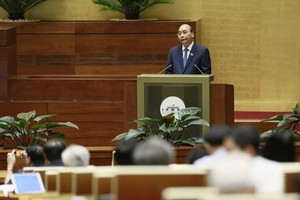 Kỳ họp thứ 8 (tháng 11/2019), người đứng đầu Chính phủ sau khi trình bày báo cáo đã dành 60 phút trả lời trực tiếp chất vấn của đại biểu Quốc hội - (Ảnh Duy Linh).