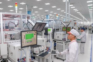Sản xuất điện thoại di động tại Nhà máy VinSmart (Hải Phòng). Ảnh: Đức Thanh