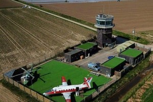 Bên trong "khách sạn" trực thăng có một không hai tại Anh