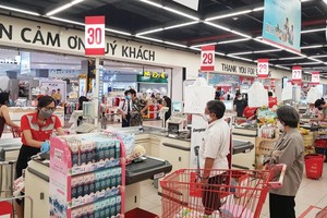 Muốn phục hồi kinh tế, một trong những việc cần kíp bây giờ là phải kích cầu tiêu dùng trong dân chúng. Ảnh: Đ.T