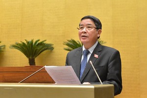 Chủ nhiệm Ủy ban Tài chính - ngân sách Nguyễn Đức Hải báo cáo tiếp thu, giải trình.
