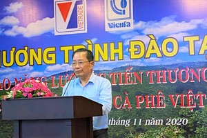 Ông Nguyễn Nam Hải, Phó Chủ tịch thường trực Hiệp hội cà phê ca cao Việt Nam chia sẻ thông tin tại Chương trình đào tạo nâng cao năng lực xúc tiến thương mại và mở rộng thị trường xuất khẩu cho ngành cà phê Việt Nam, được tổ chức tại TP Hồ Chí Minh từ ngày 12 -13/11.
