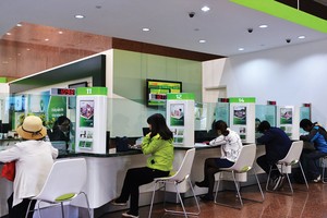 Lãi suất gửi tiết kiệm tại quầy cũng như online tháng 11 tiếp tục giảm