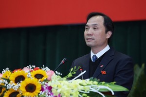 Bí thư Tỉnh ủy Hà Tĩnh Hoàng Trung Dũng vừa được HĐND tỉnh này bầu giữ chức Chủ tịch HĐND nhiệm kỳ mới.