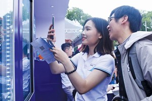 Các đối thủ mới tạo ra nhiều cơ hội hợp tác để các ngân hàng mở rộng quy mô và độ phủ. Ảnh: Dũng Minh