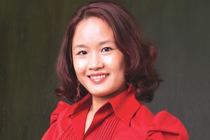 Bà Trần Ngọc Hân, Luật sư cao cấp Russin & Vecchi