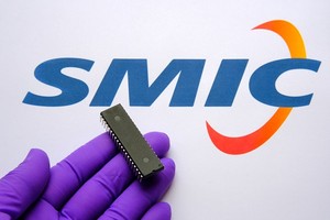 Sau tuyên bố của S&P Dow Jones Indices, cổ phiếu SMIC giao dịch tại Thượng Hải vẫn tăng 1,01%. Ảnh: Shutterstock