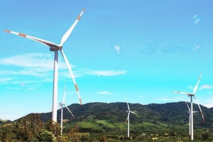 Chủ tịch UBND tỉnh Quảng Trị Võ Văn Hưng cho biết, tỉnh Quảng Trị muốn phát triển và trở thành địa phương có mức phát triển trung bình cao của cả nước, trong đó lấy điện năng là trục phát triển trọng tâm.