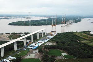 Cao tốc Bến Lức - Long Thành đoạn qua tỉnh Long An. Ảnh: Lê Toàn