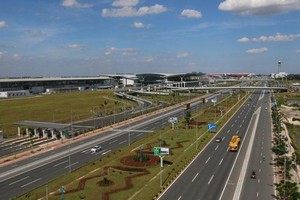 Cảng hàng không quốc tế Nội Bài.