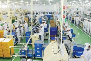 Các doanh nghiệp Nhật luôn chọn Việt Nam là điểm đến. Trong ảnh: Sản xuất tại Công ty UMC Việt Nam (Nhật Bản). Ảnh: Đ.T