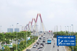 Cầu Nhật Tân - một trong những công trình giao thông trọng điểm của Thủ đô Hà Nội - sử dụng vốn vay ODA Nhật Bản. Ảnh: Chí Cường