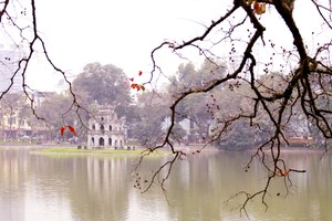 Dự báo, từ nay đến tháng 3/2021 là khoảng thời gian xuất hiện nhiều hình thái thời tiết khí tượng bất lợi gây suy giảm chất lượng không khí, ảnh hướng tới sức khỏe người dân (Ảnh: Hồ Hạ).