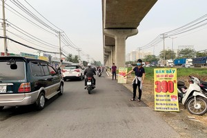 Rao bán đất như… bán rau. Ảnh: Lê Toàn