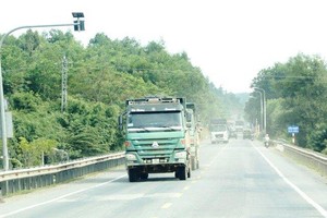 Dự án BT La Sơn - Túy Loan, đoạn Km 66- Km 77+550 (Hòa Liên- Túy Loan) mở rộng quy mô mặt đường cao tốc vẫn đang dậm chân tại chỗ do vướng mắc giải phóng mặt bằng.