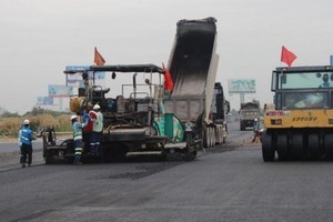 Tuyến cao tôc Trung Lương - Mỹ Thuận đang được đẩy nhanh tiến độ thi công để có thể hoàn thành trong năm 2021.