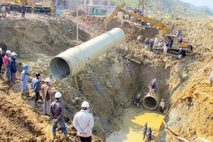 Dự án Cấp nước sông Đà giai đoạn II: “Đuối” tiến độ vì đầu tư nhỏ giọt