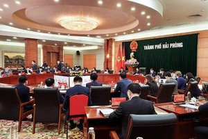 Quang cảnh hội nghị làm việc của lãnh đạo Thành ủy, UBND TP. Hải Phòng với các nhà đầu tư hạ tầng KCN và trao giấy CNĐT cho LG Display Việt Nam Hải Phòng.