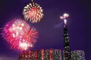 Bức tranh đêm giao thừa là bằng chứng rõ ràng nhất cho chiến lược chống dịch đúng đắn của Đảng và Nhà nước, cũng như nỗ lực giúp nhau vượt khó trong một năm đầy khó khăn của mọi người dân Việt Nam