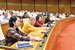 Theo đại biểu Dương Trung Quốc, kể từ khi Quốc hội ứng dụng công nghệ, người dân không giám sát được đại biểu của mình khi biểu quyết. Ảnh: N.L