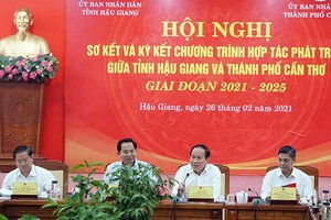 Lãnh đạo TP.Cần Thơ và tỉnh Hậu Giang chủ trì Hội nghị sơ kết và ký kết chương trình hợp tác phát triển giữa tỉnh Hậu Giang và TP.Cần Thơ