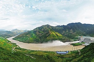 Cơ cấu nguồn điện hiện nay có khoảng 30% công suất đến từ thủy điện. Trong ảnh: Nhà máy Thủy điện Sơn La. Ảnh: Đ.T