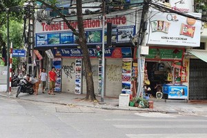 Khu phố cổ Hà Nội đìu hiu, nhiều khách sạn đóng cửa vì chưa thể đón du khách quốc tế.