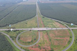 Nút giao Quôc lộ 1 với cao tốc Tp.HCM - Long Thành - Dầu Giây sẽ là điểm khởi đầu tuyến cao tốc Dầu Giây - Tân Phú.