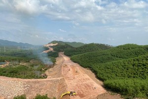 Thi công cao tốc Bắc - Nam phía Đông đoạn qua Quảng Trị.