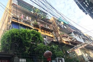 Chung cư Vạn Mỹ chuẩn bị được phá dỡ để khởi công xây dựng lại trong tháng 9/2021. Ảnh: Thu Lê.