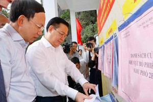 Chủ tịch Quốc hội Vương Đình Huệ kiểm tra công tác chuẩn bị bầu cử ĐBQH, ĐBHĐND tại Quảng Ninh.