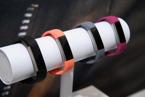 Nhu cầu thiết bị đeo thông minh ngày càng gia tăng tại Việt Nam đã kéo theo hàng loạt nhà sản xuất gia nhập thị trường để phân chia miếng bánh thị phần.