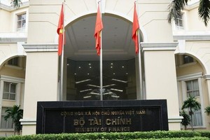 Theo ước tính của Bộ Tài chính, việc gia hạn tiền thuế, tiền thuê đất, ngân sách nhà nước bị chậm thu 115.000 tỷ đồng, trong đó, thuế GTGT 68.800 tỷ đồng; thuế thu nhập doanh nghiệp 40.500 tỷ đồng.