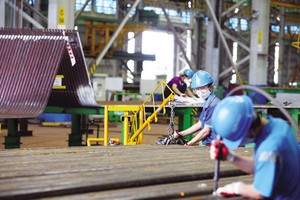 Sản xuất tại Công ty Doosan Vina (Dung Quất , Quảng Ngãi). Ảnh: Đức Thanh