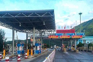 Trạm thu phí Bắc Hải Vân.