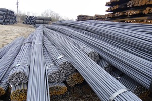 Theo VACC, nhiều thương hiệu thép đồng loạt tăng giá từ 30 - 40% so với giá cuối quý IV/2020 khiến các nhà thầu lo "vỡ trận".