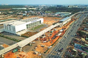 Tuyến Metro số 1 đạt hơn 83% khối lượng, nhưng vẫn vướng mắc khiến hàng ngàn tỷ đồng chưa được giải ngân. Ảnh: Lê Toàn