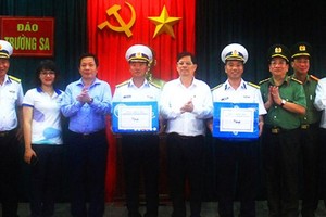 Ủy ban Bầu cử tỉnh Khánh Hòa kiểm tra công tác chuẩn bị bầu cử tại Trường Sa.