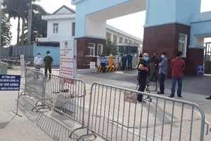 Từ 5h30 sáng 7/5, Bệnh viện đã chỉ đạo phong toả tạm thời tất cả các khoa, phòng; cách ly từng khoa, từng tầng và không tiếp nhận bệnh nhân mới cũng như bệnh nhân ngoại trú, trừ trường hợp cấp cứu đặc biệt.