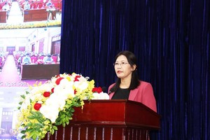 Ứng viên Lê Thị Nga tiếp xúc cử tri tỉnh Hà Nam - (Ảnh: Cổng thông tin điện tử tỉnh Hà Nam) 