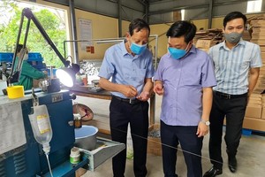 Phó Chủ tịch thường trực UBND tỉnh Thái Bình Nguyễn Quang Hưng kiểm tra công tác phòng, chống dịch Covid-19 tại Công ty Điện cơ Aidi