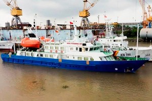 Tàu Hoa Phượng Đỏ chạy tuyến Hải Phòng - Bạch Long Vỹ.