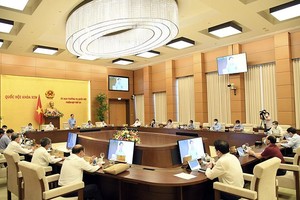 Tại phiên họp thứ 56 của Ủy ban Thường vụ Quốc hội, Chủ tịch Quốc hội Vương Đình Huệ nhấn mạnh, thực hành tiết kiệm, chống lãng phí là nội dung vô cùng quan trọng