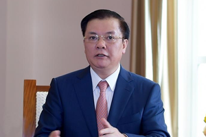 Bí thư Thành ủy Hà Nội Đinh Tiến Dũng yêu cầu, bằng mọi giá phải bảo đảm an toàn và tổ chức thành công kỳ thi tuyển sinh vào lớp 10 THPT công lập năm học 2021-2022.