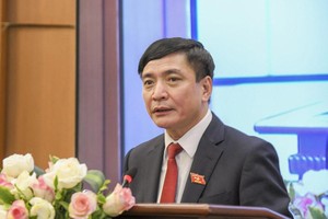 Tổng Thư ký Quốc hội, Chánh Văn phòng Hội đồng Bầu cử quốc gia Bùi Văn Cường thông báo kết quả bầu cử.