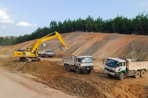 Thi công cao tốc Bắc - Nam phía Đông đoạn Phan Thiết - Dầu Giây.