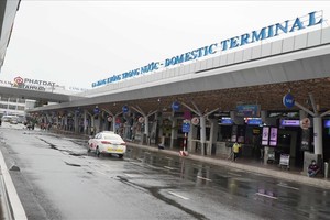 Cảng hàng không quốc tế Tân Sơn Nhất đầu mối giao thông hàng không lớn nhất nước vắng lặng trong những ngày đầu tháng 6/2021.