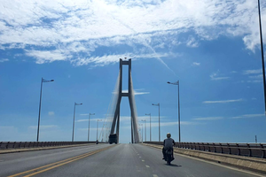 Cầu Nhật Lệ 2 bắc qua sông Nhật Lệ tại TP. Đồng Hới, Quảng Bình.